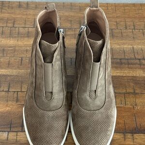 Linea Paulo Olive Brown Low Wedge Suede Ankle Boots Sneakers 8.5